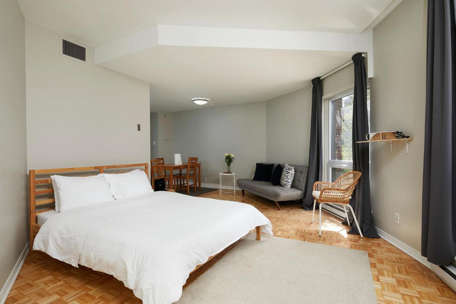 Comfortable In The Heart Of Downtown Montreal