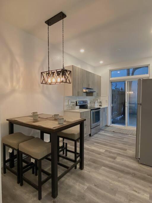 Apartment 4414-modern 2 Bd Gem/ Near Dt Mtl, Canal, Atwater *