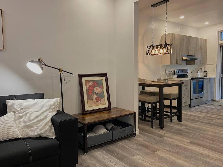 4414-modern 2 Bd Gem/ Near Dt Mtl, Canal, Atwater Apartment