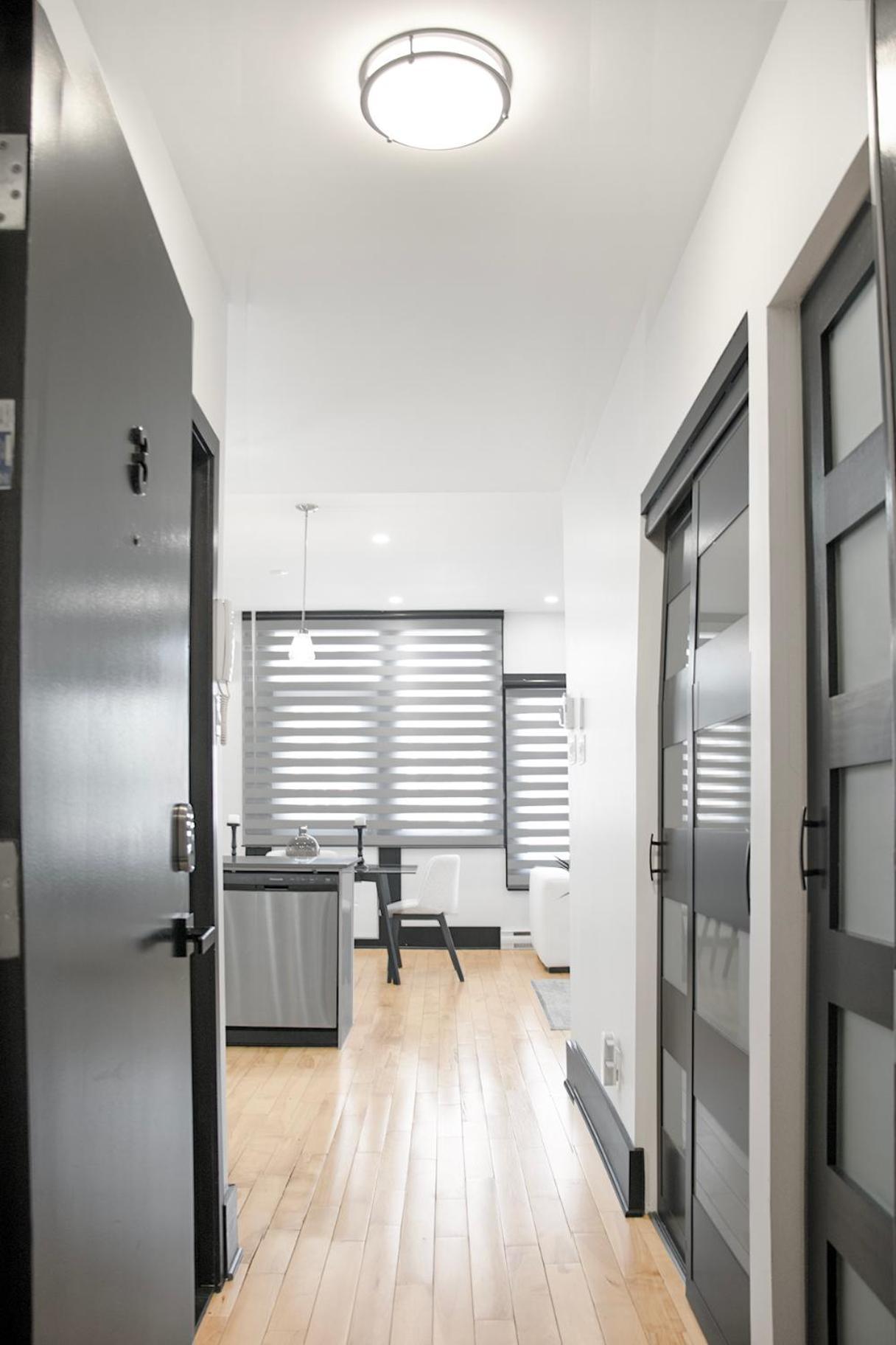 Apartment Chic 1-bedroom Retreat In Montreal's Vibrant Plateau Mont-royal Area - 3