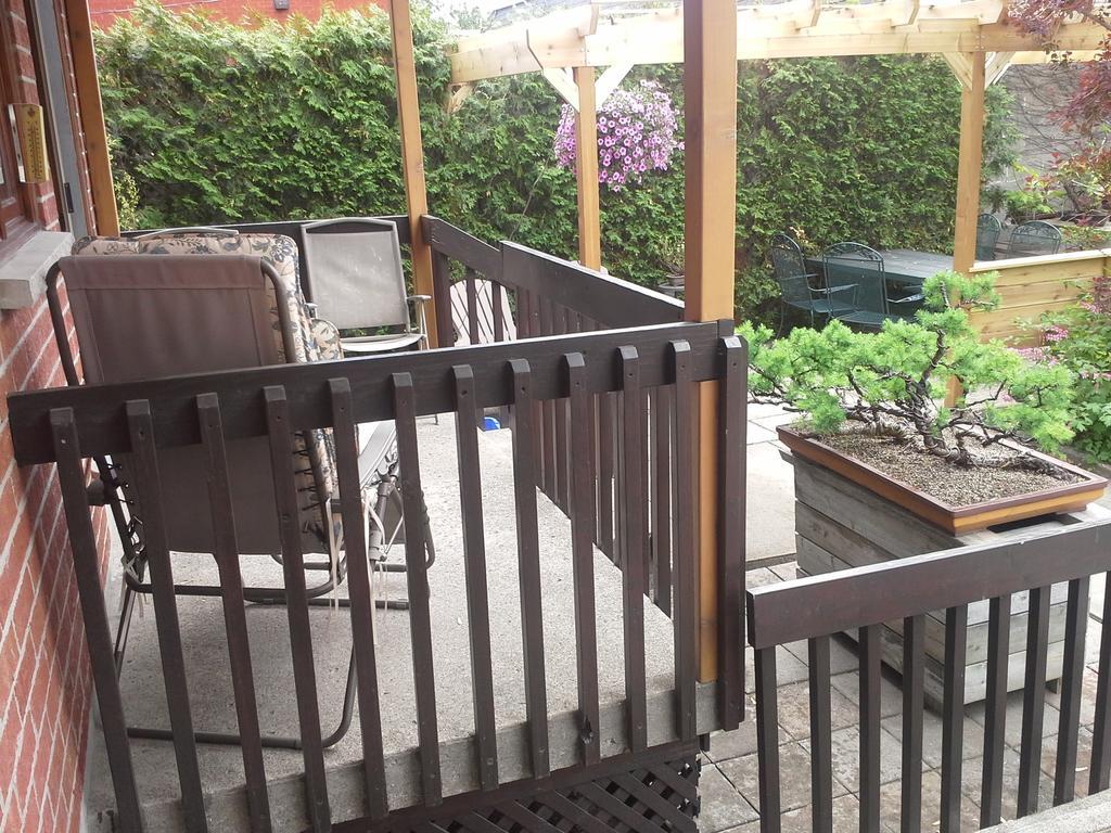 3 Bedrooms 3 Beds Near Metro -2 Parking Free Apartment Montreal