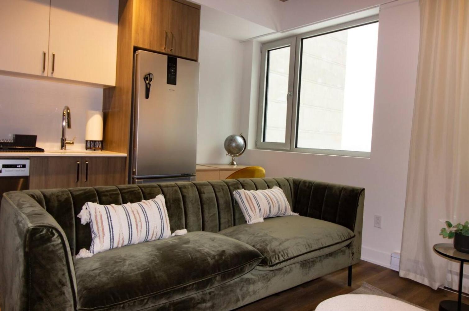 2br+gym For Vip Corporate & Students Downtown Mtl Apartment