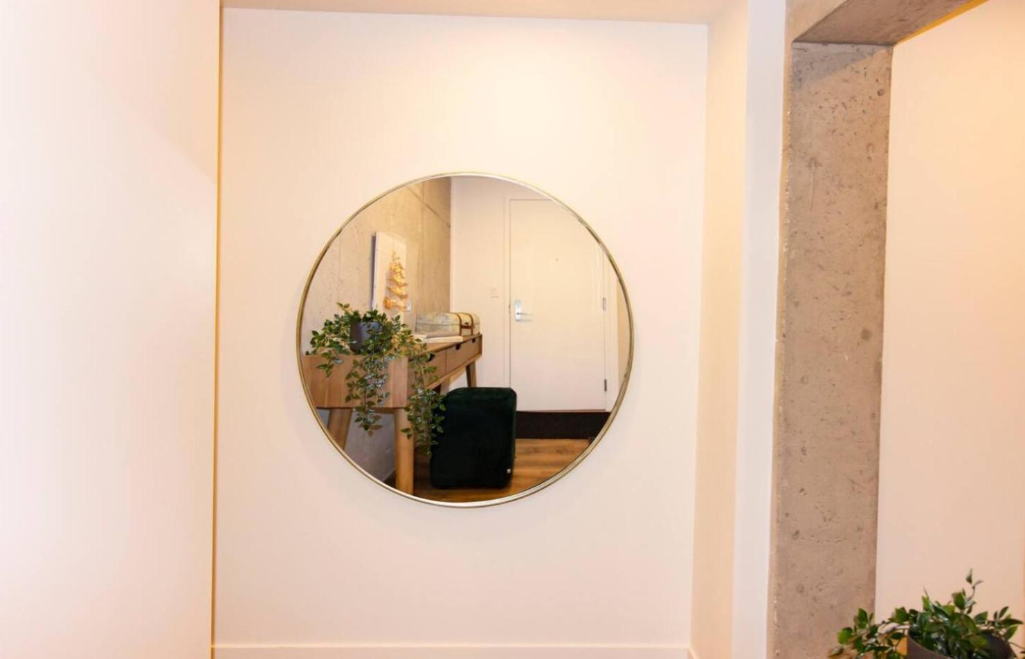 2br+gym For Vip Corporate & Students Downtown Mtl *