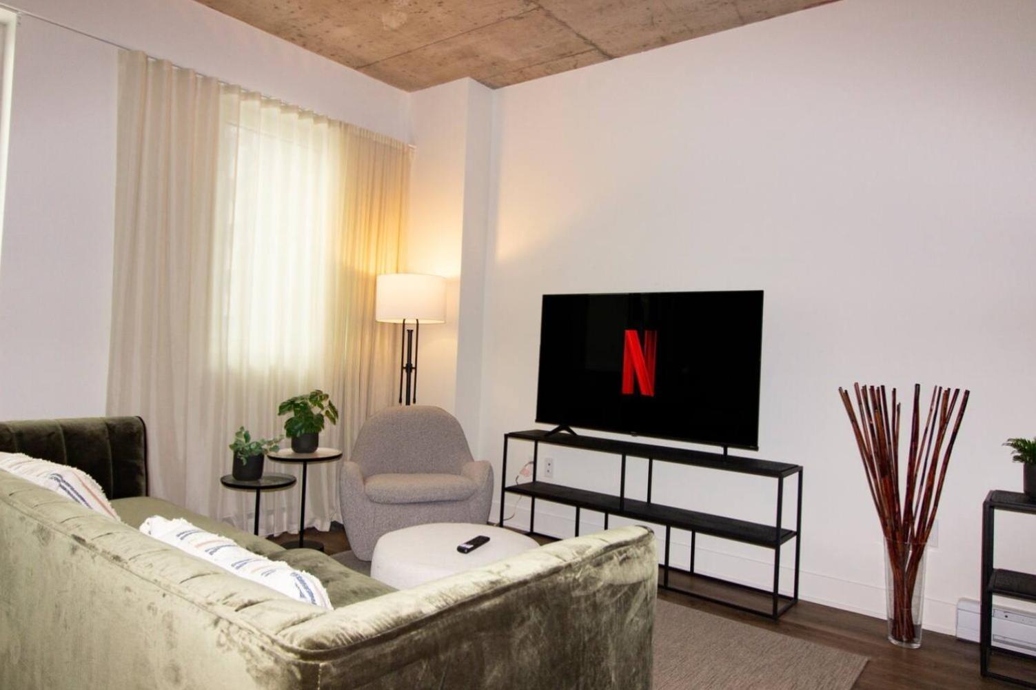 2br+gym For Vip Corporate & Students Downtown Mtl Apartment