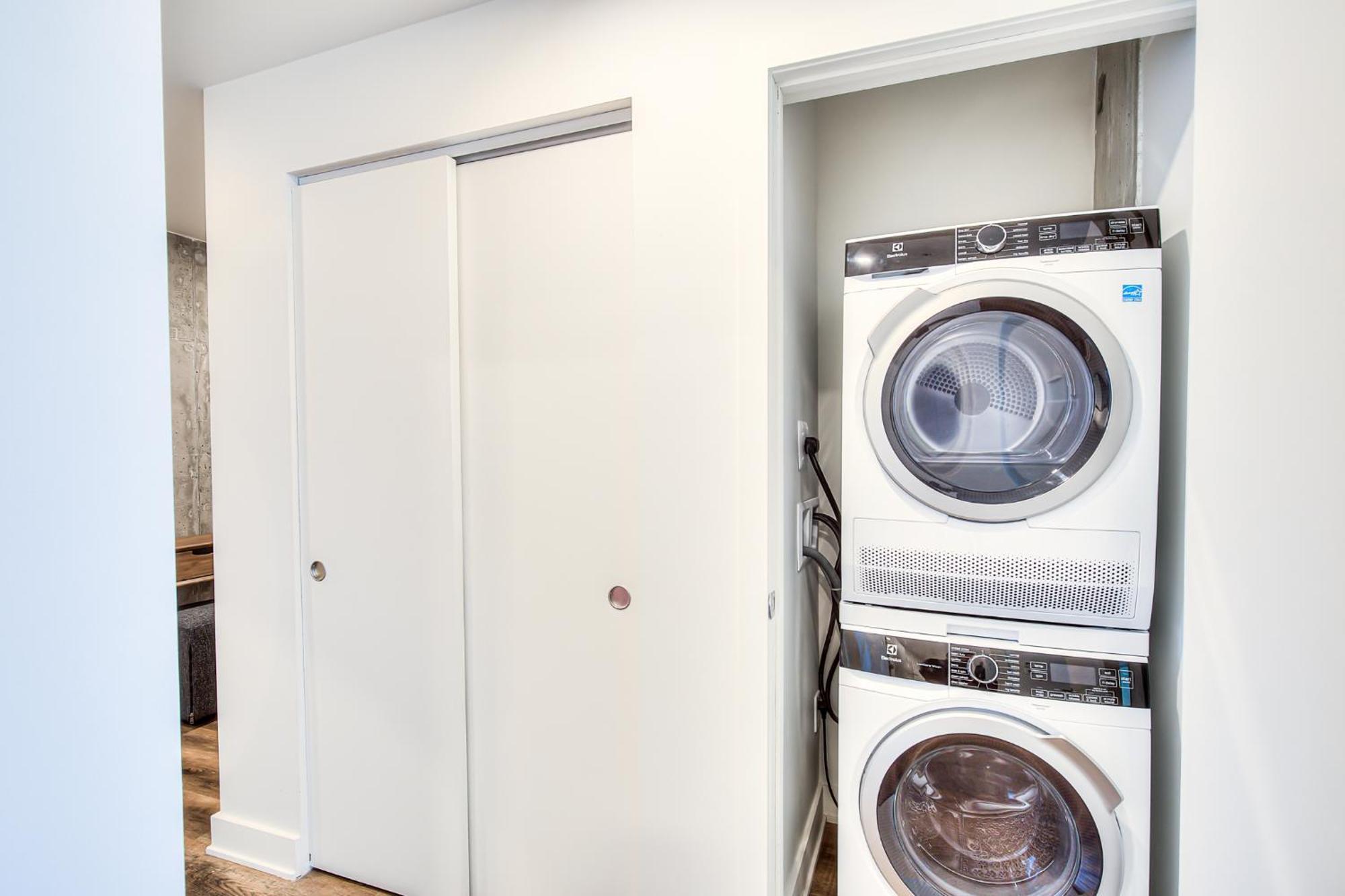2br+gym For Vip Corporate & Students Downtown Mtl * Montreal