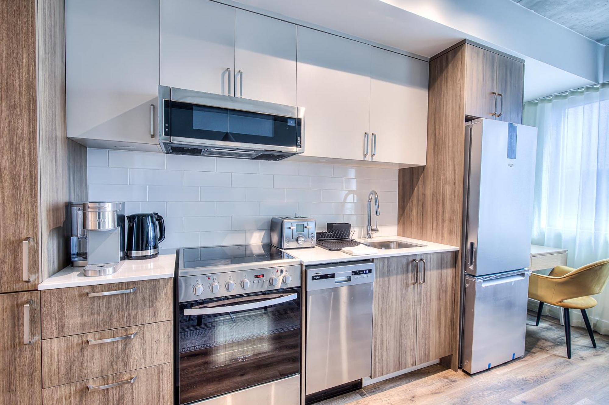 Apartment 2br+gym For Vip Corporate & Students Downtown Mtl