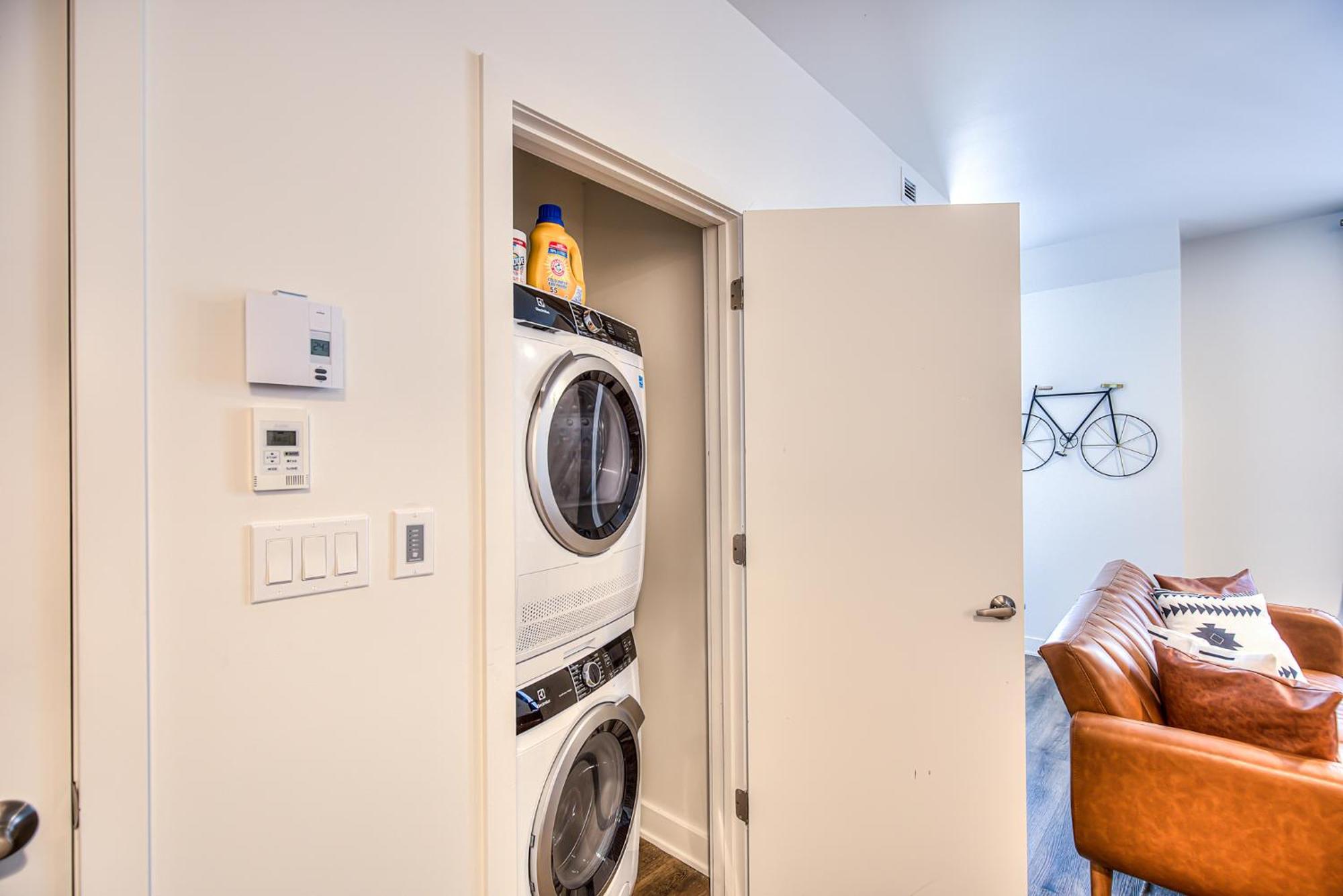 2br+gym For Vip Corporate & Students Downtown Mtl Apartment