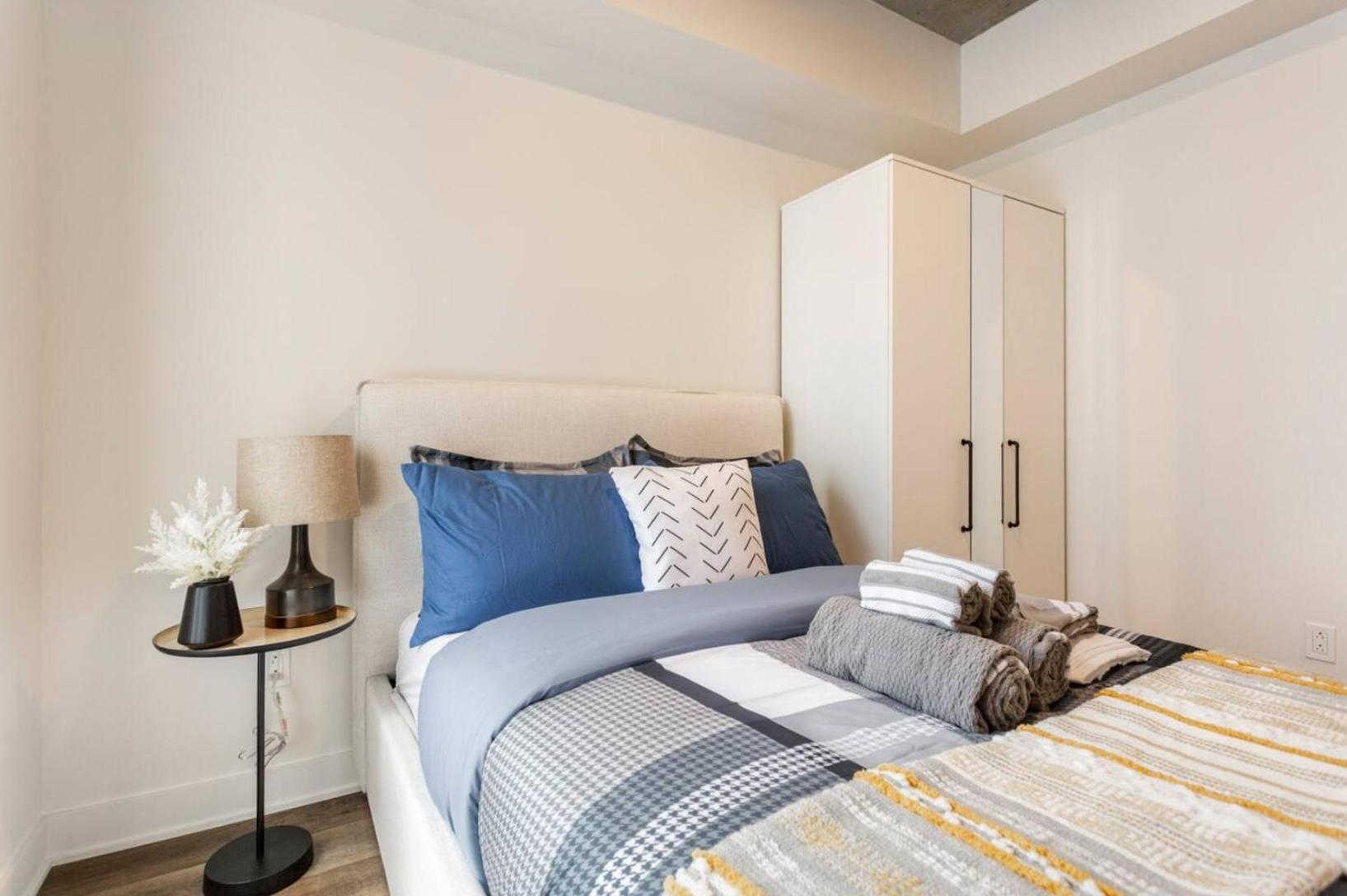 2br+gym For Vip Corporate & Students Downtown Mtl Apartment