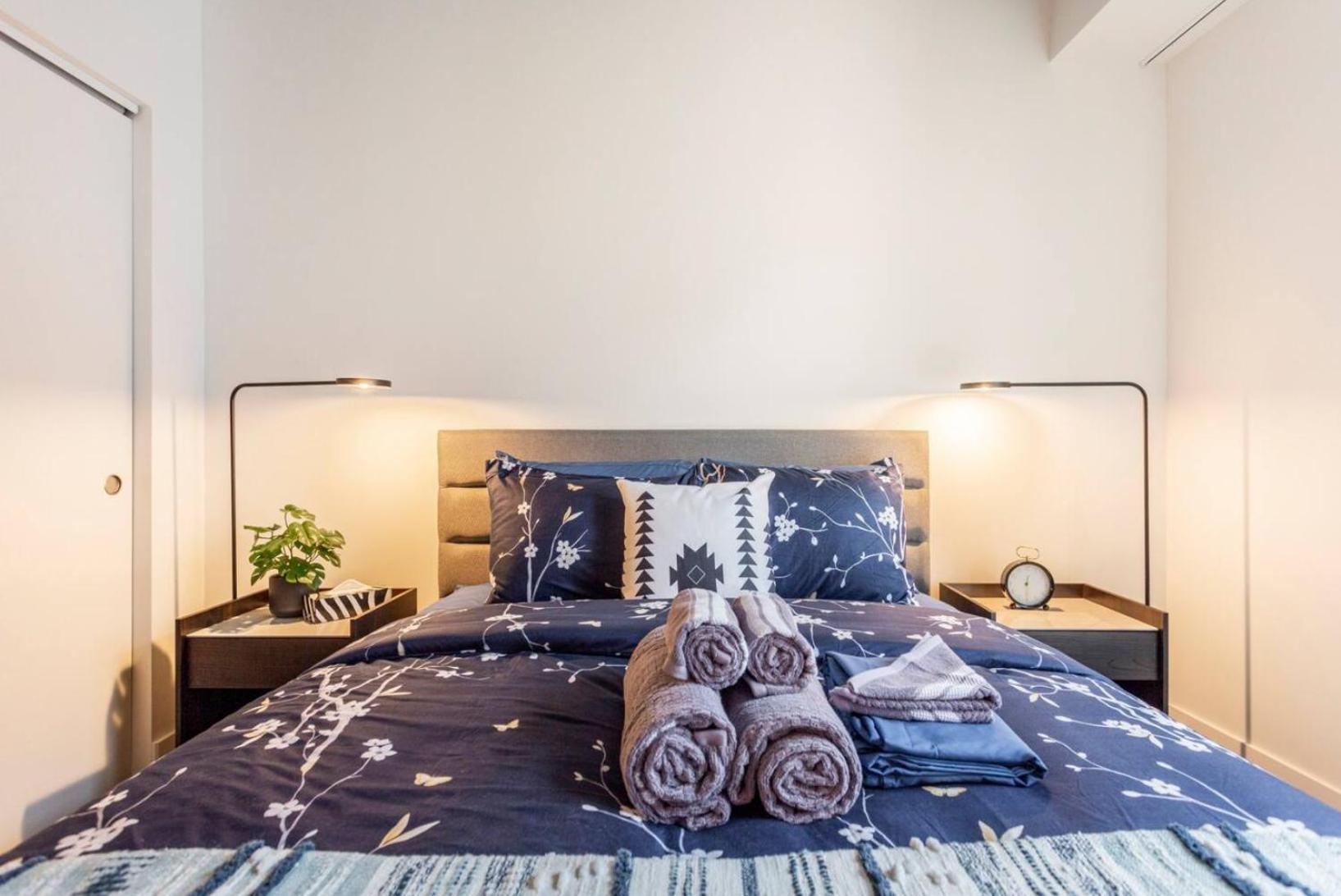 2br+gym For Vip Corporate & Students Downtown Mtl *