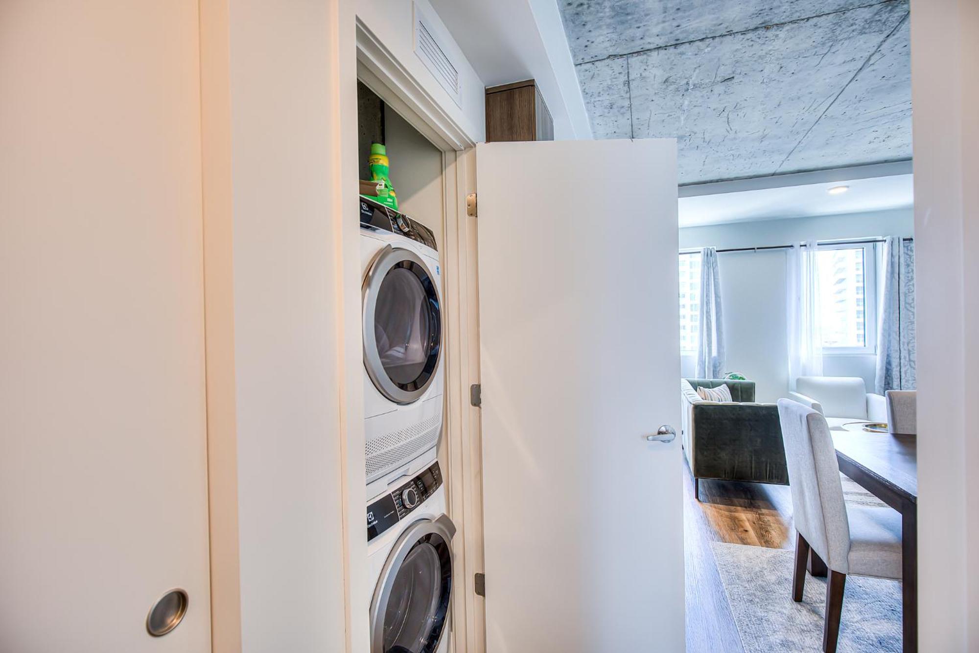 2br+gym For Vip Corporate & Students Downtown Mtl Apartment *