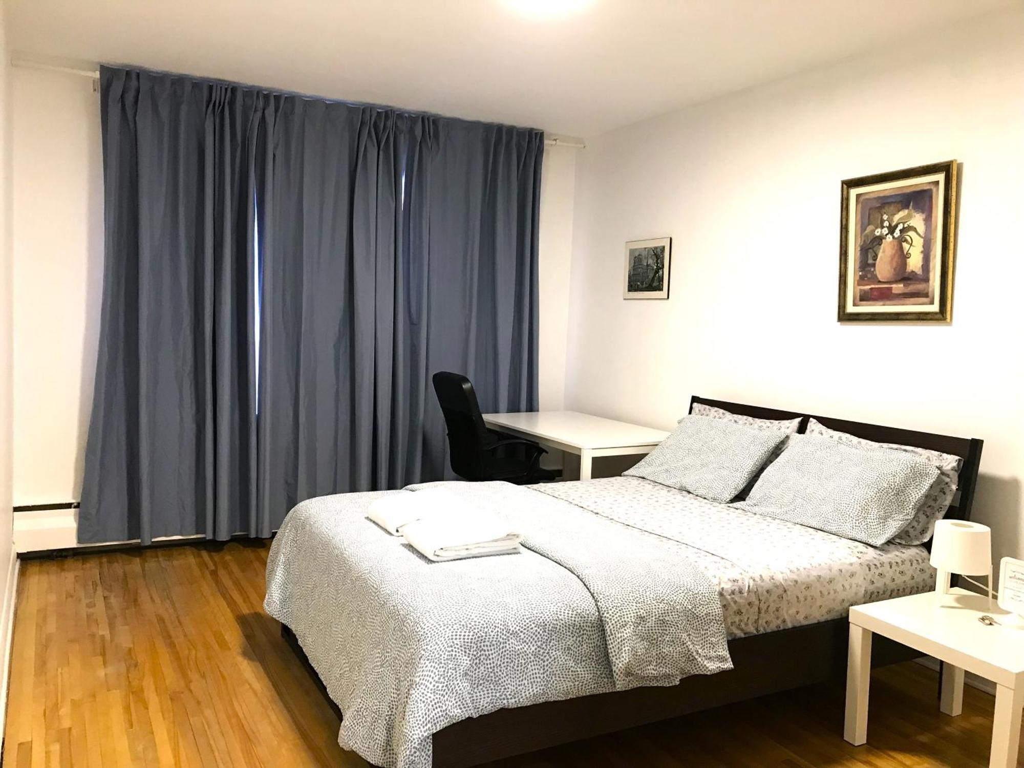 Homestay Big Private Midmontreal Next To Station Metro - Parking Free Montreal
