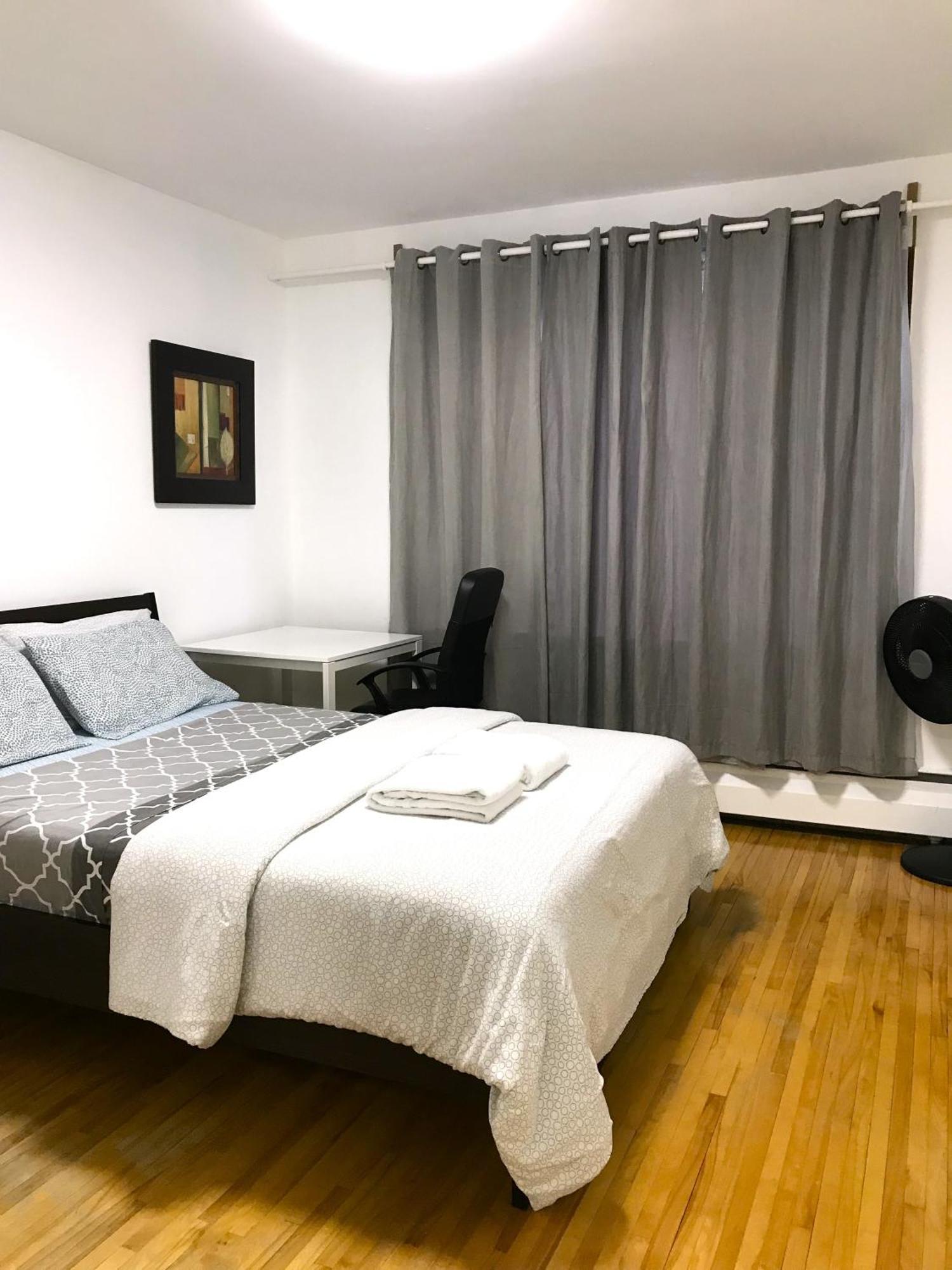 Big Private Midmontreal Next To Station Metro - Parking Free Montreal