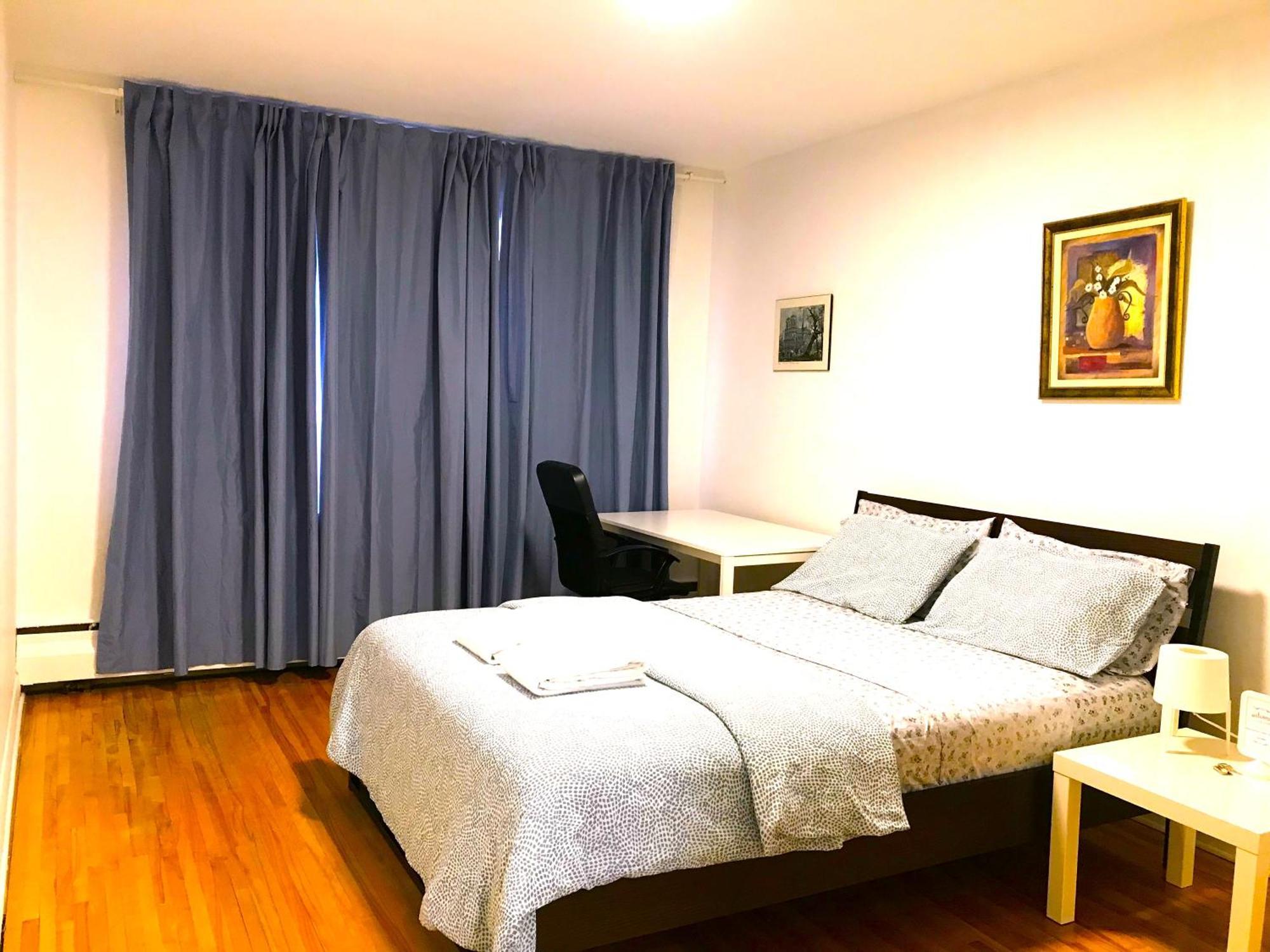 Big Private Midmontreal Next To Station Metro - Parking Free Homestay Montreal