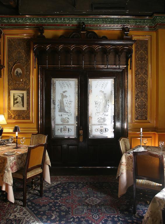 Hotel Pierre Du Calvet 4*