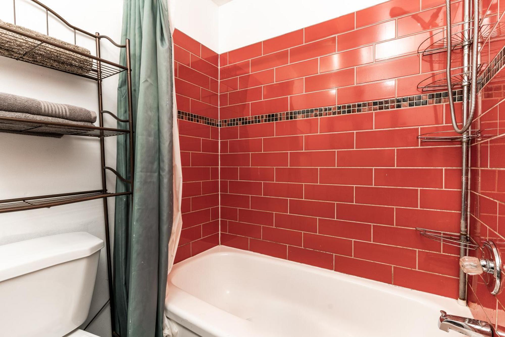 In The Heart Of Plateau Mont-royal - 105 Apartment