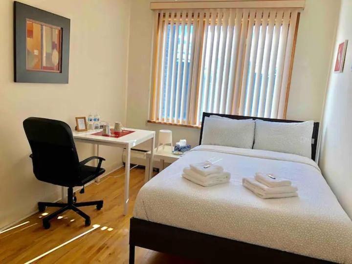 Homestay Big Private Midmontreal Next To Station Metro - Parking Free Montreal