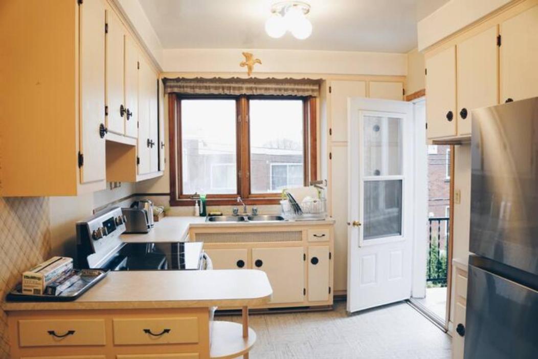 Big Private Midmontreal Next To Station Metro - Parking Free Homestay Montreal