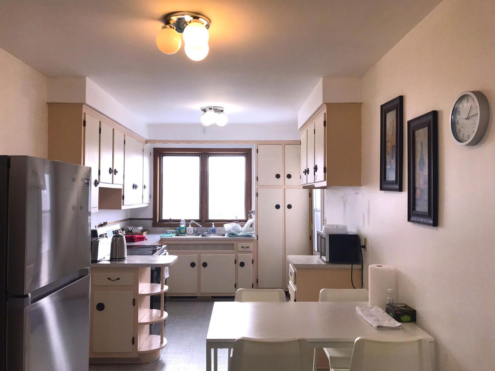 Big Private Midmontreal Next To Station Metro - Parking Free