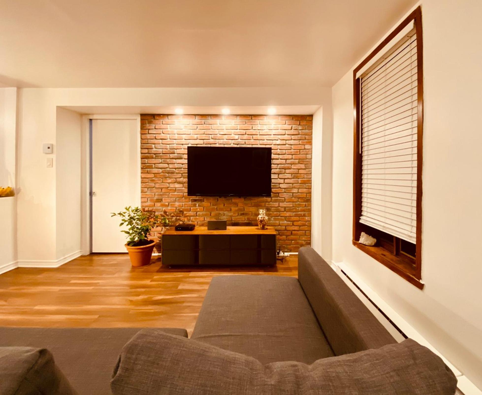 Apartment Lovely 2-bedroom At The Heart Of Le-plateau Montreal