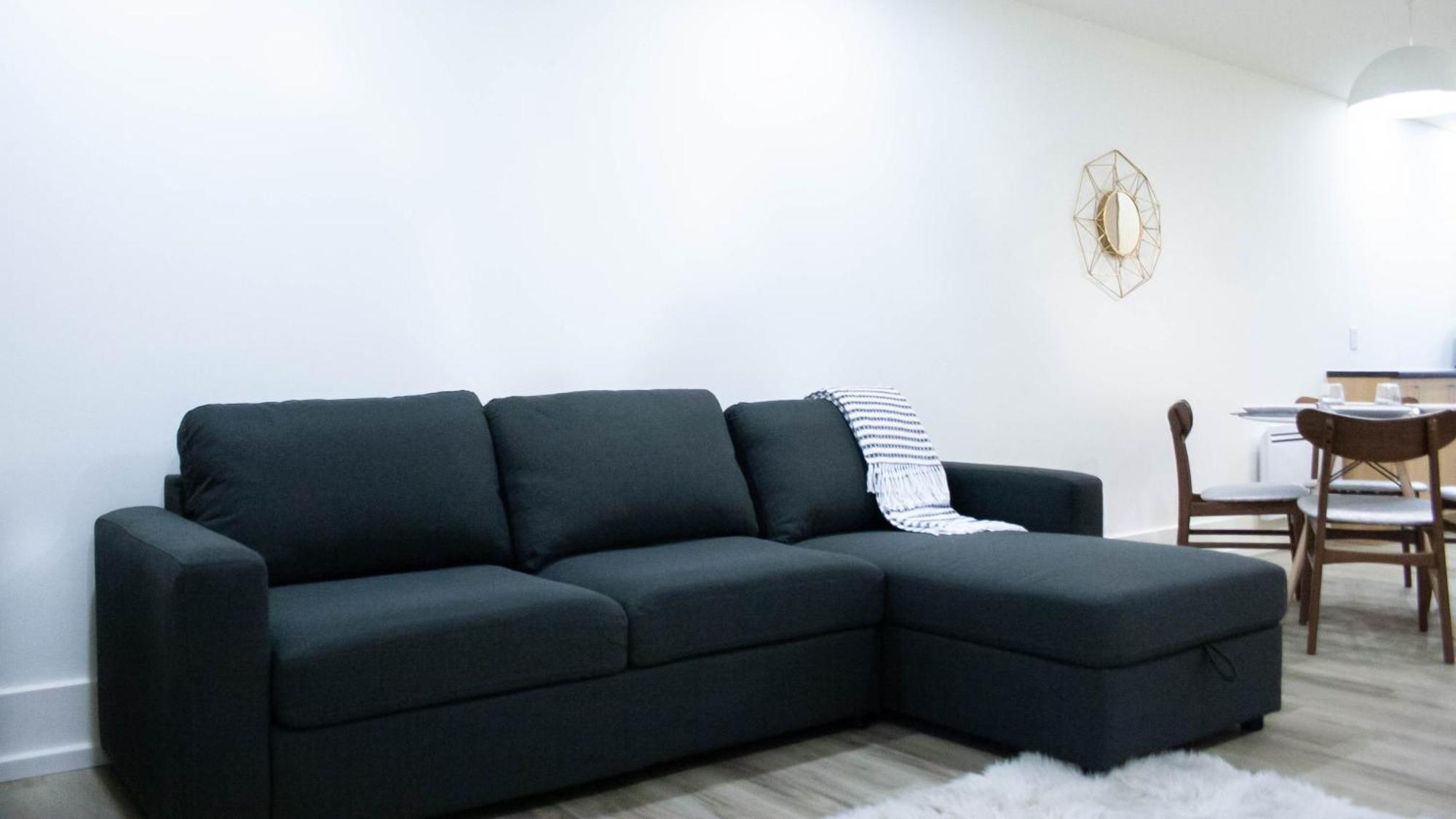 Lovely 1 Bed & Sofa Bed In Plateau Steps From Laurier Metro *