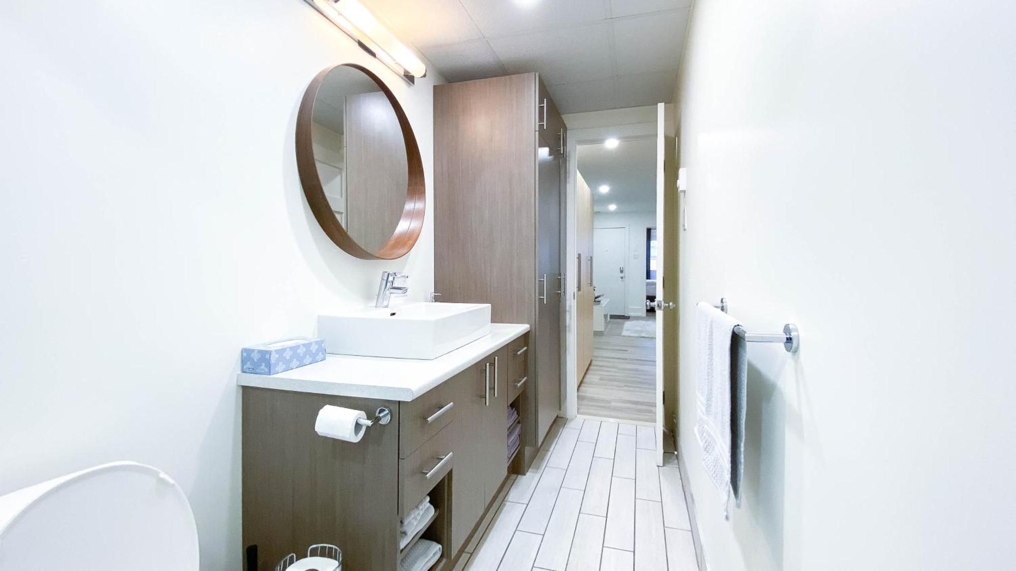 Lovely 1 Bed & Sofa Bed In Plateau Steps From Laurier Metro Apartment Montreal