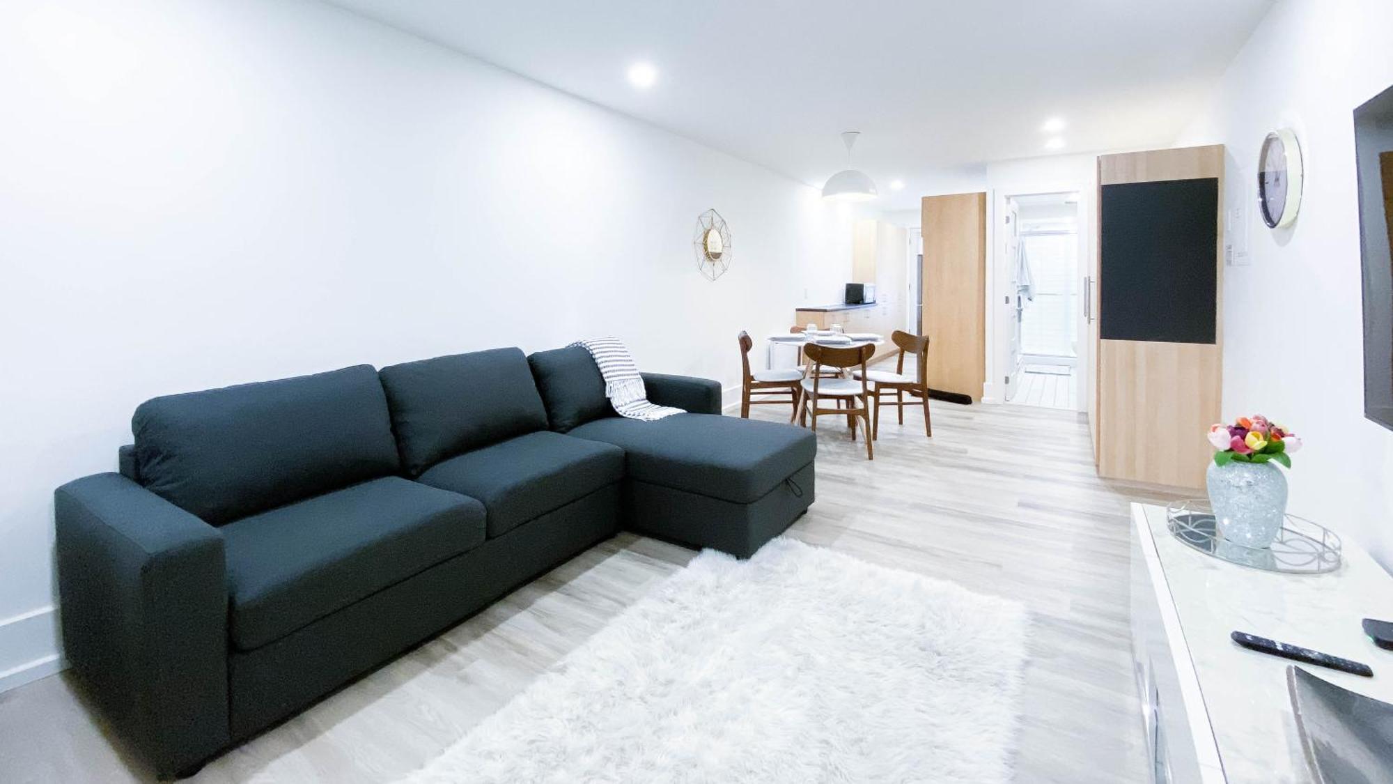 Lovely 1 Bed & Sofa Bed In Plateau Steps From Laurier Metro Apartment *