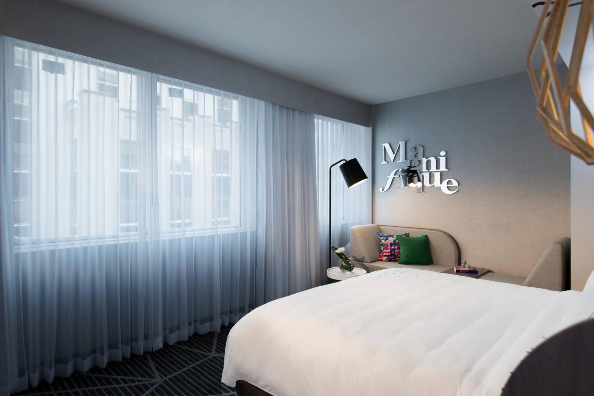 Renaissance Downtown 4*
