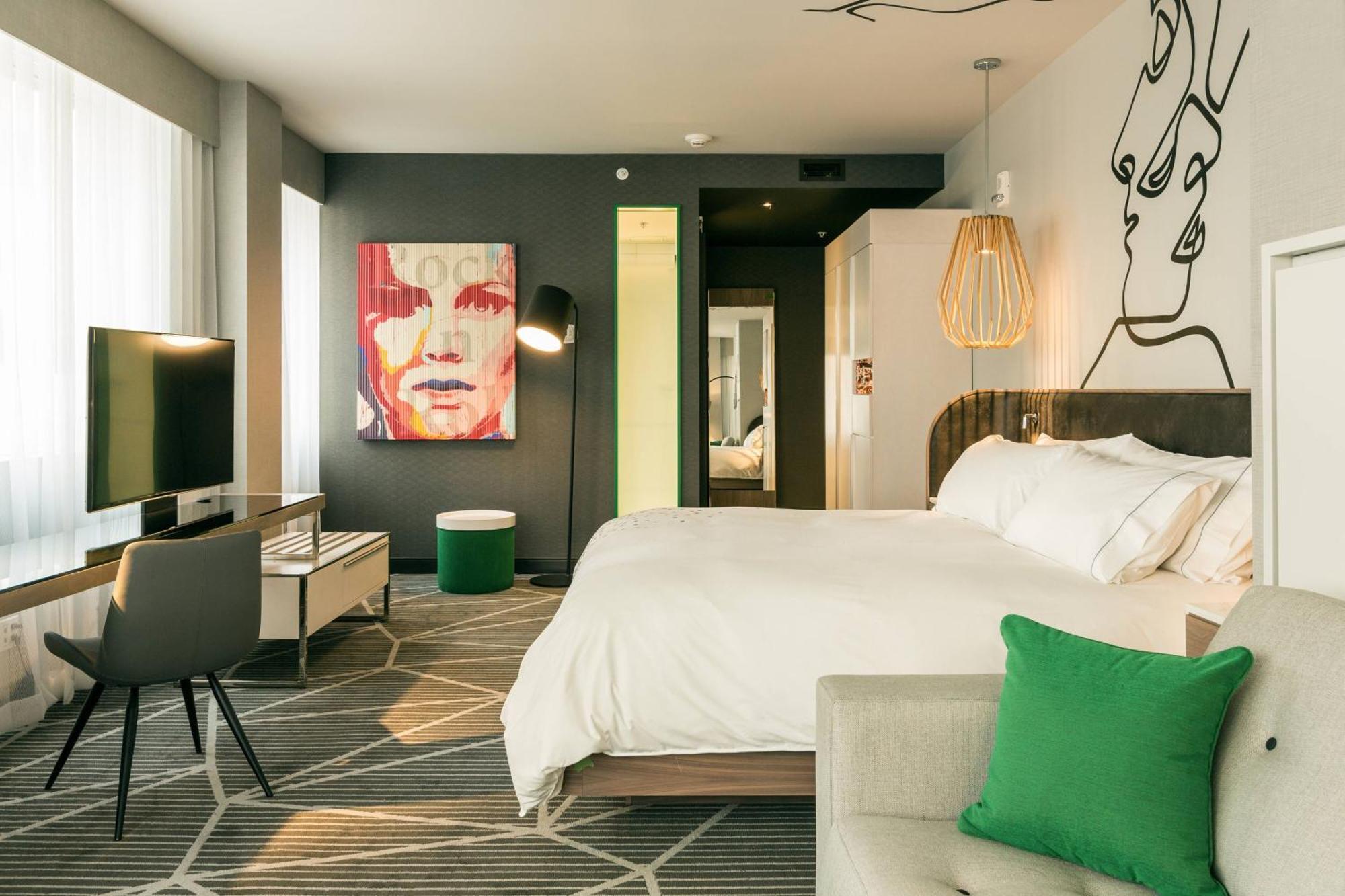 Renaissance Downtown Hotel 4*