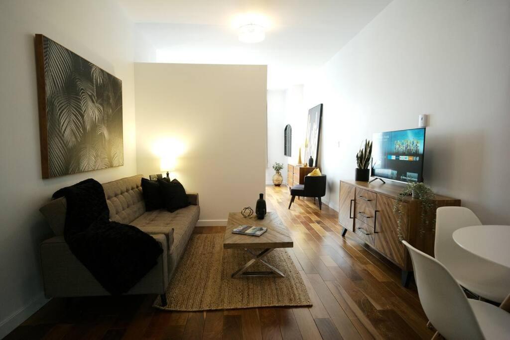Hresidences Modern On Main St Laurent Blvd
