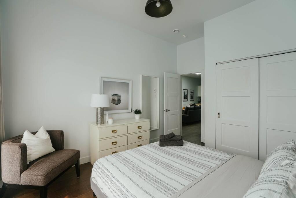 Hresidences Modern Apt On Main St Hubert Street