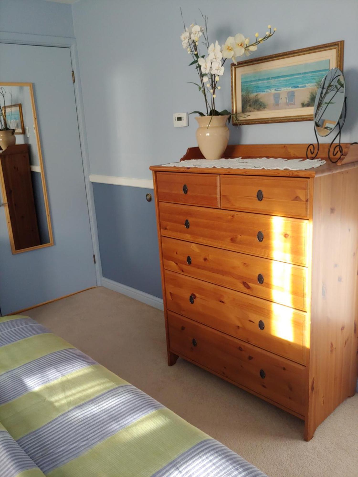3 Bedrooms 3 Beds Near Metro -2 Parking Free Apartment