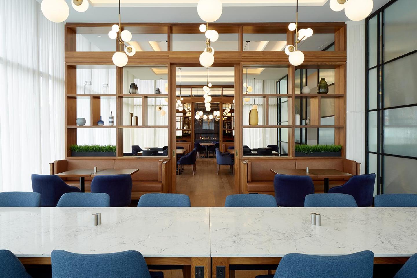 Courtyard Midtown 4*