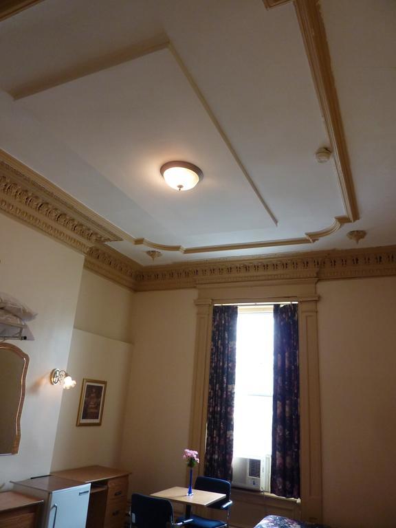 Econohotel Montreal 2*