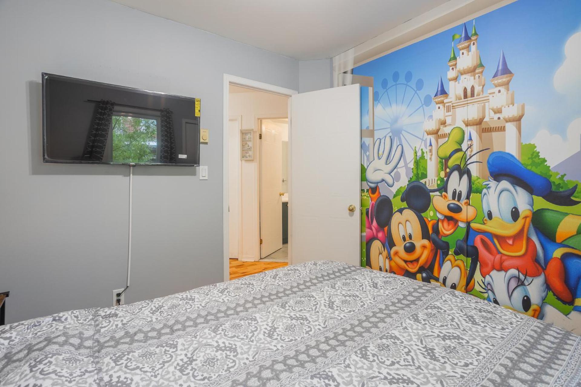 Amazing 4-bedrooms Holiday home Montreal