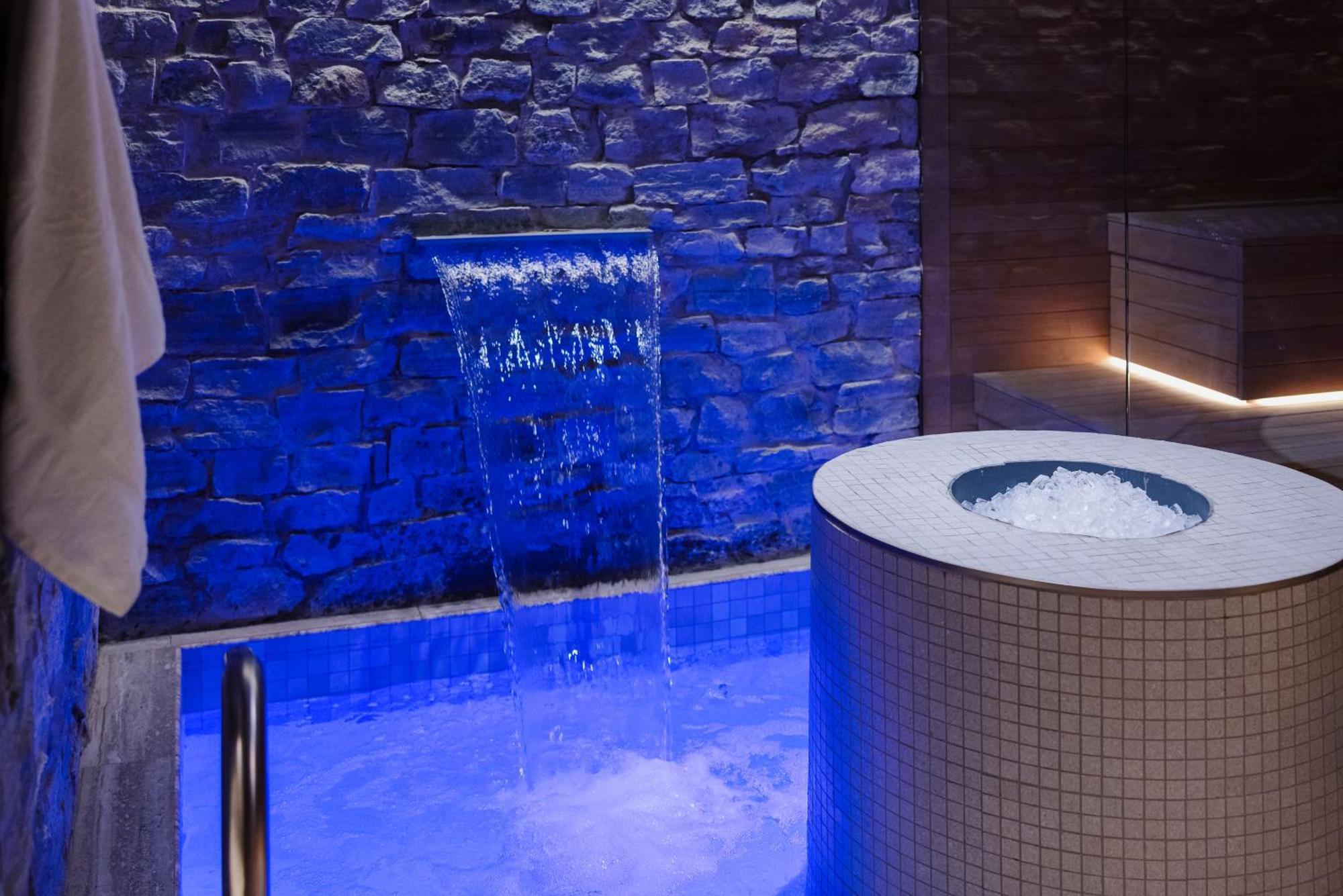 & Carre Saint-louis Inn 3*