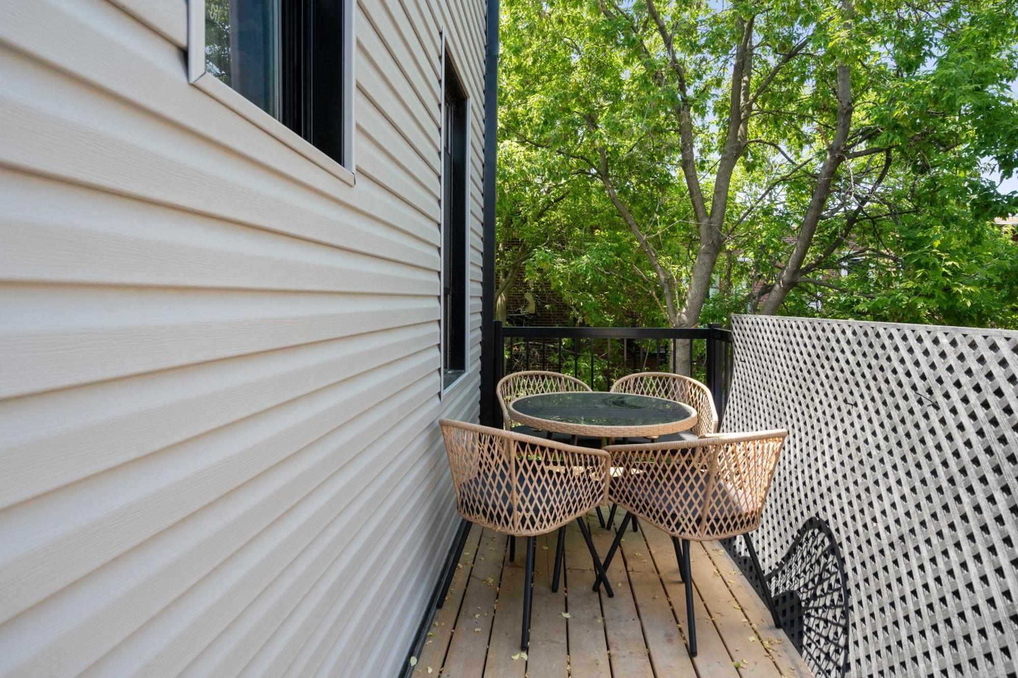Les Suites Saint-laurent Apartment *