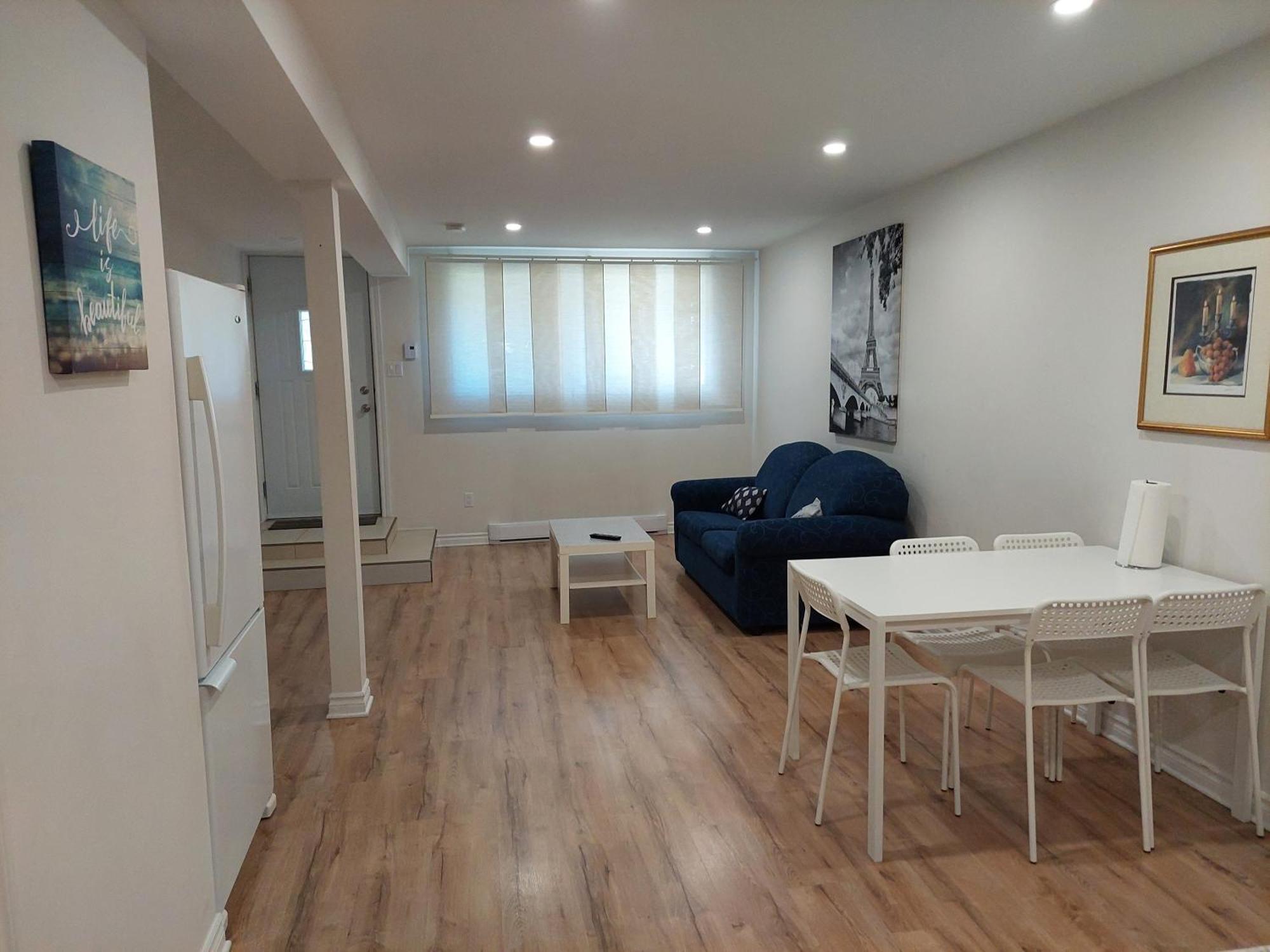 Apartment Spacious Basement One Bedroom Apartment, Wifi. Montreal