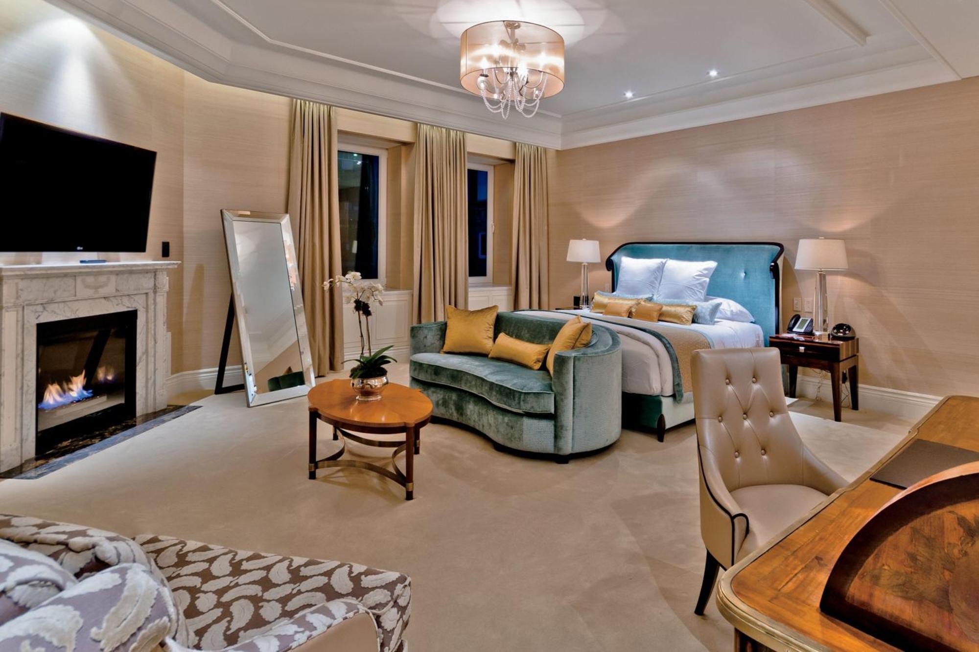 The Ritz-carlton,