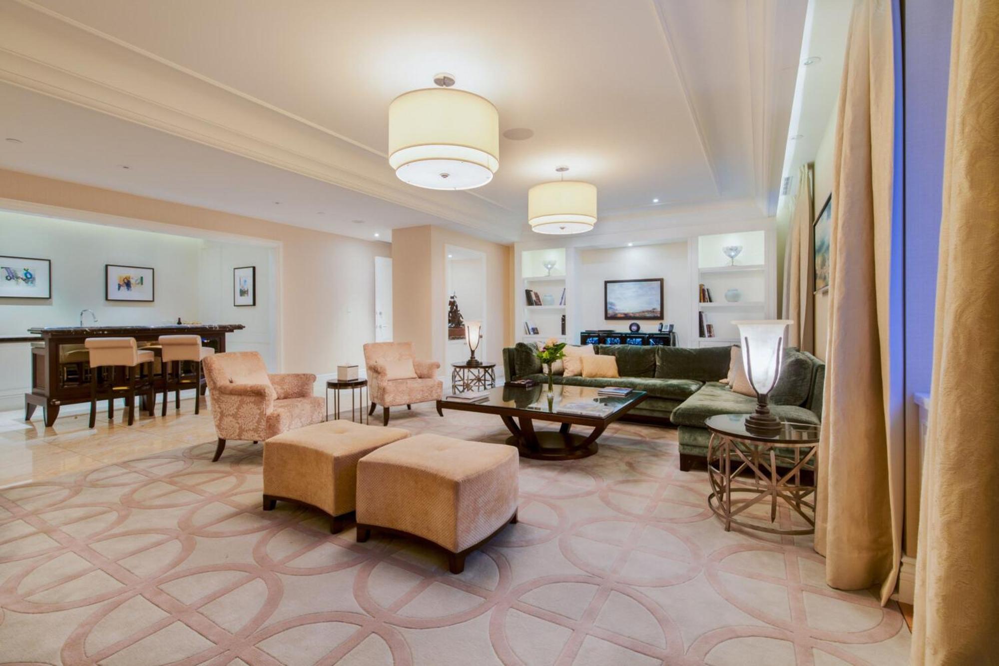 The Ritz-carlton,