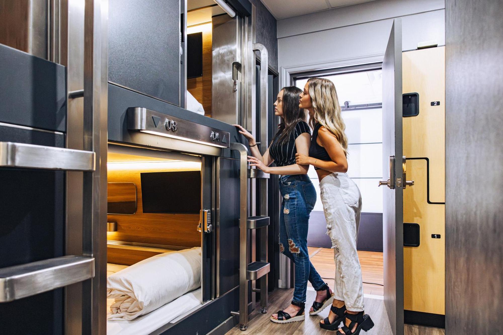 Hostel Pod Montreal