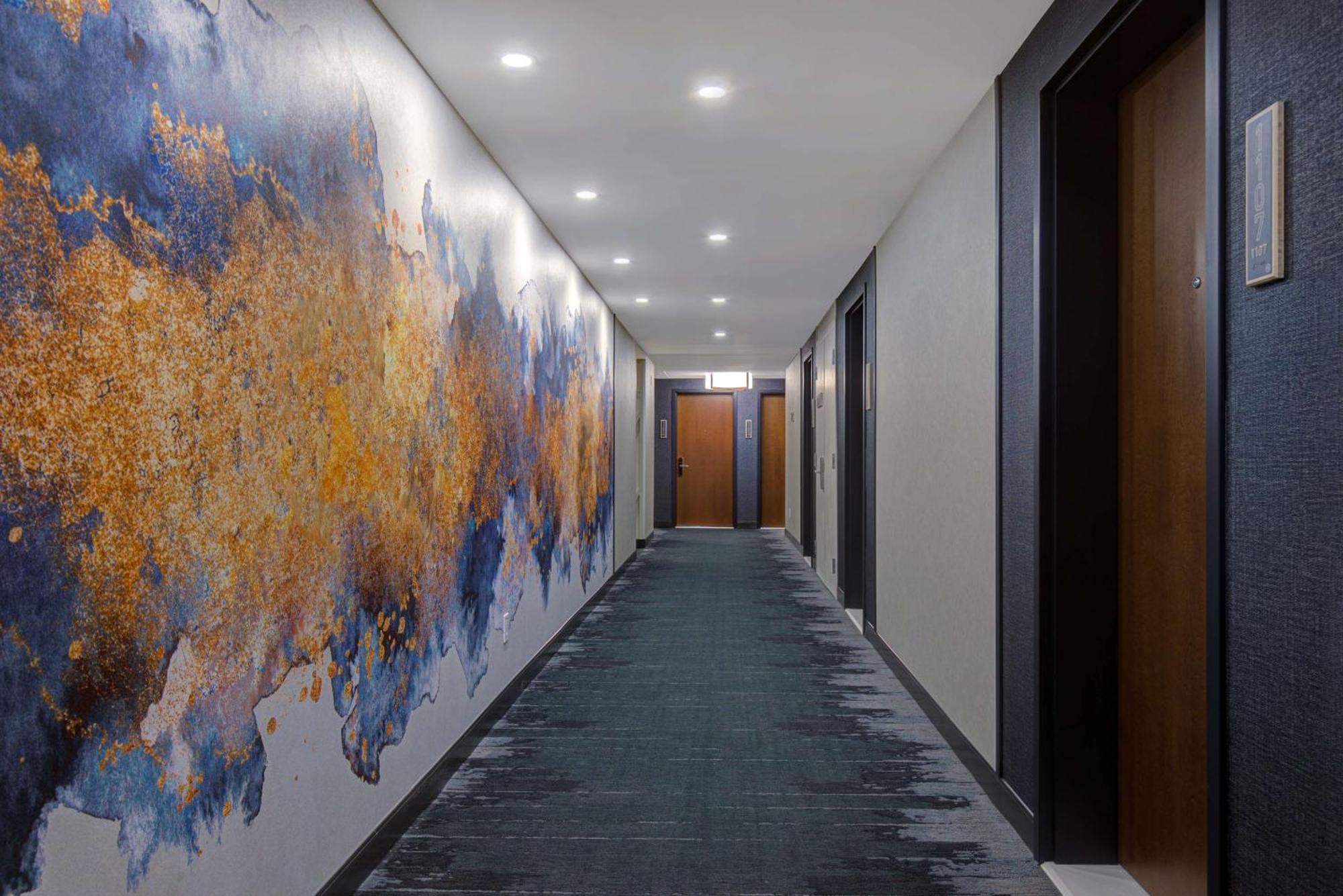 Hotel Homewood By Hilton Downtown Montreal