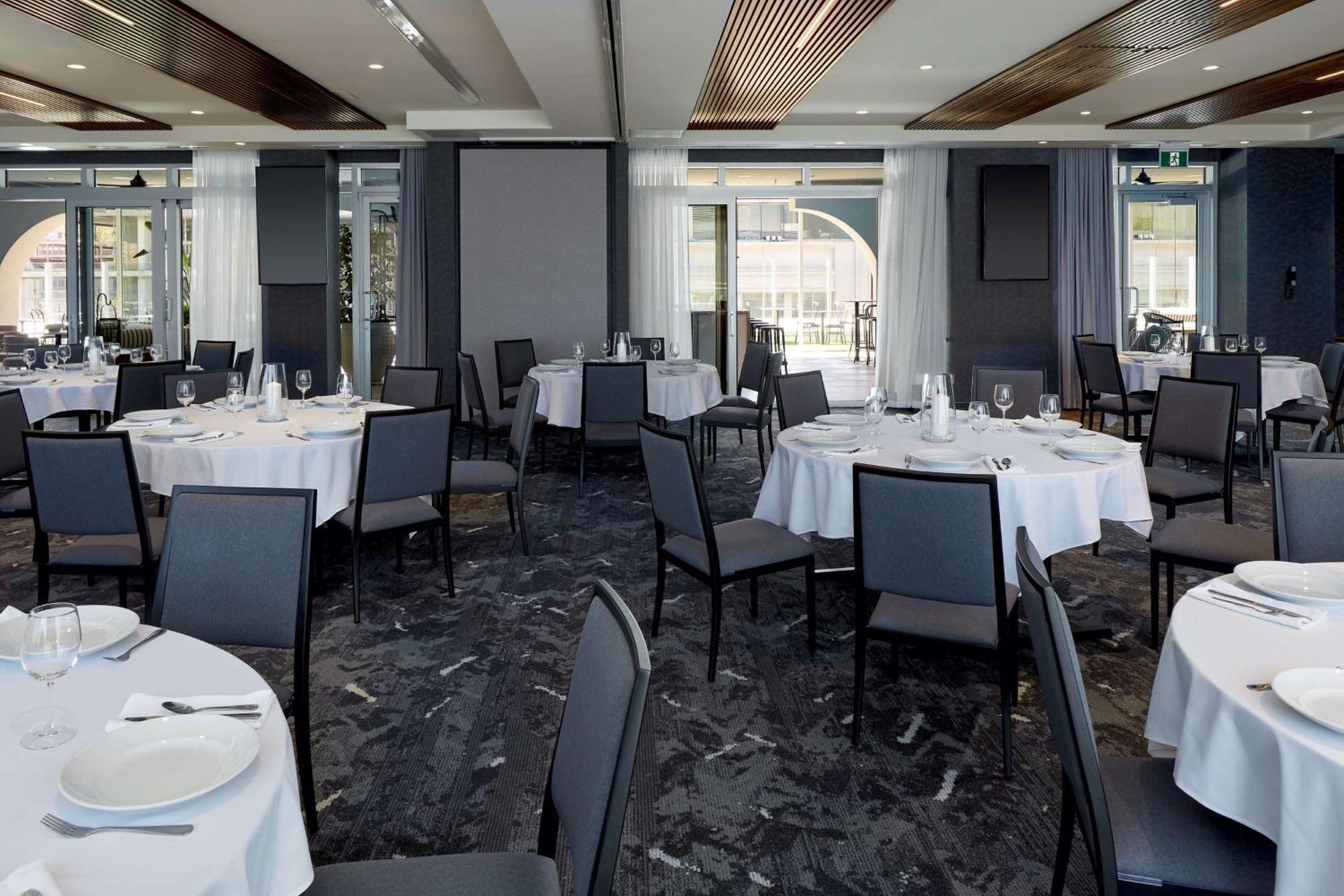 Hotel Homewood By Hilton Downtown Montreal