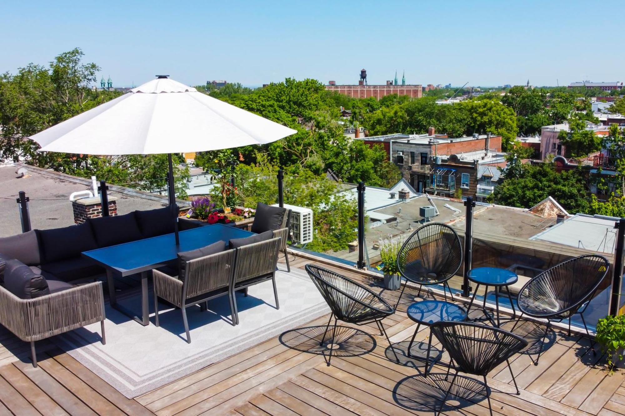 Parc Avenue Hostel *