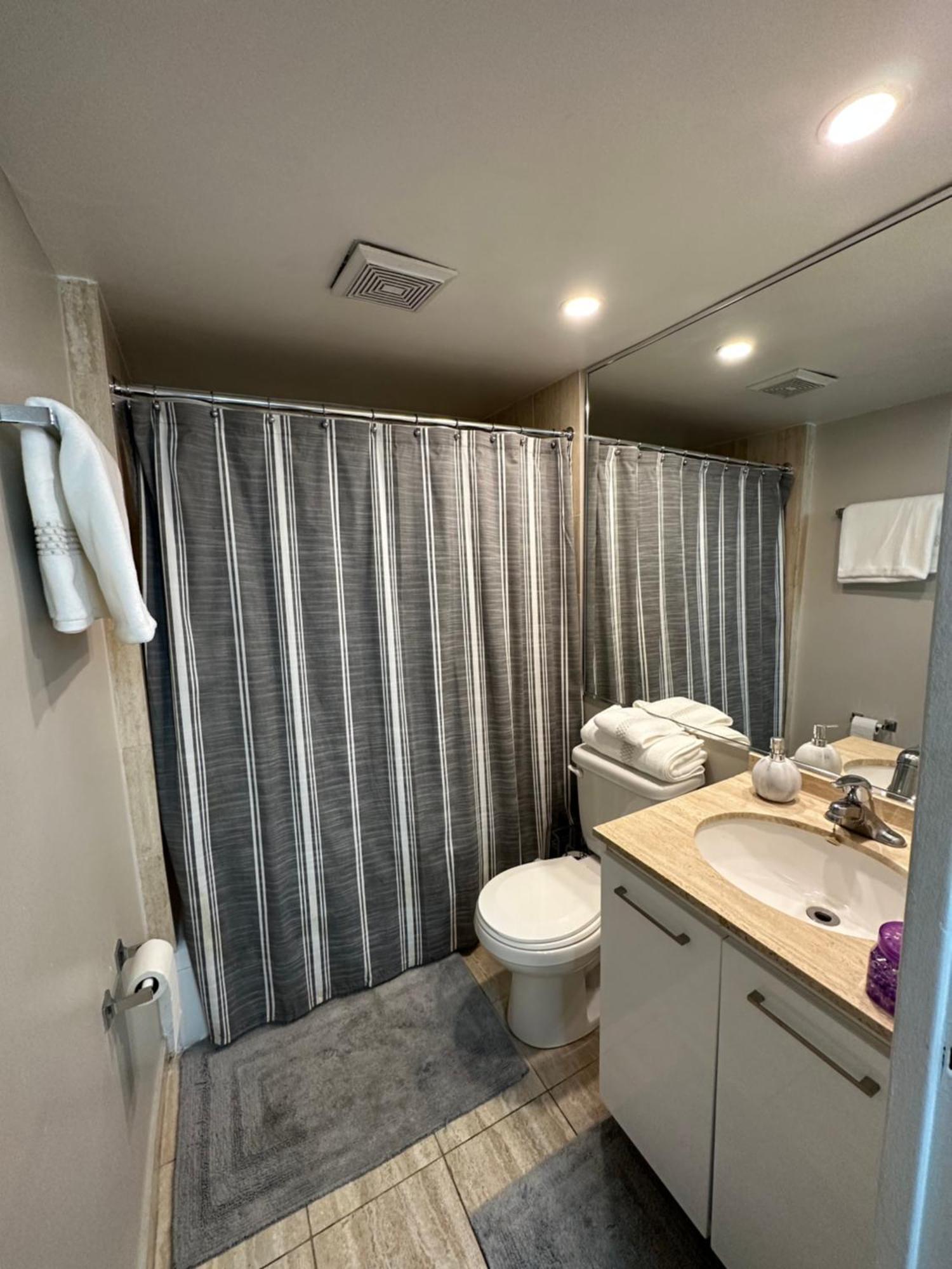 House Crescent Apartment Montreal
