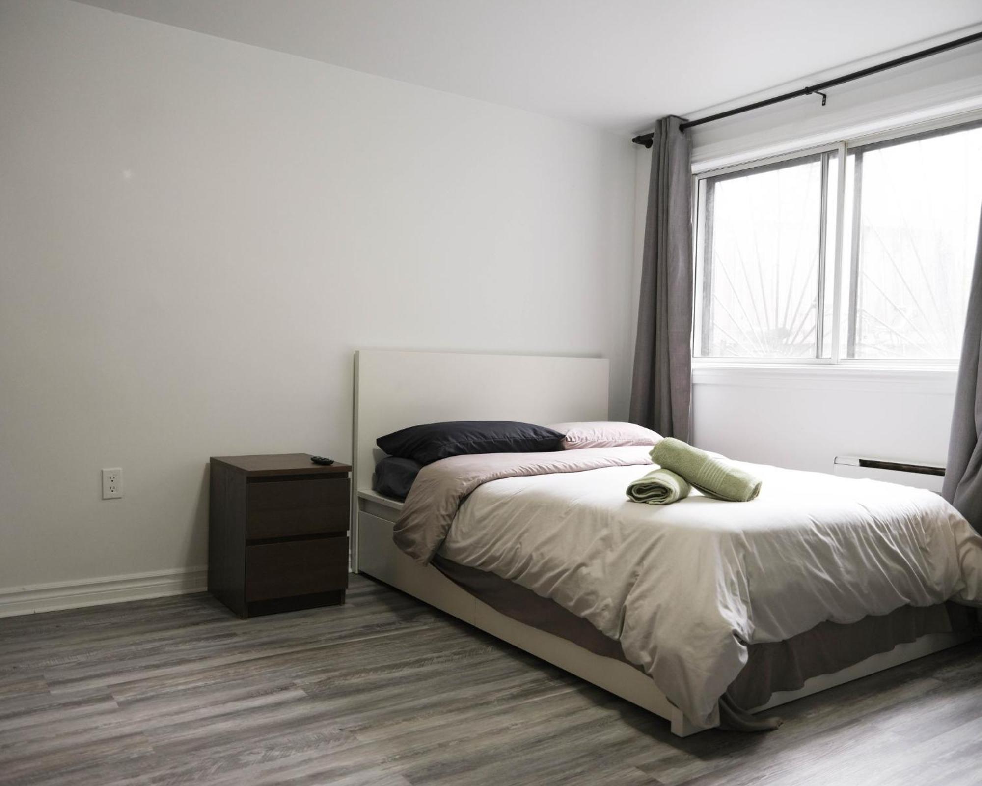 Studio With 1 Bed - 242 * Montreal