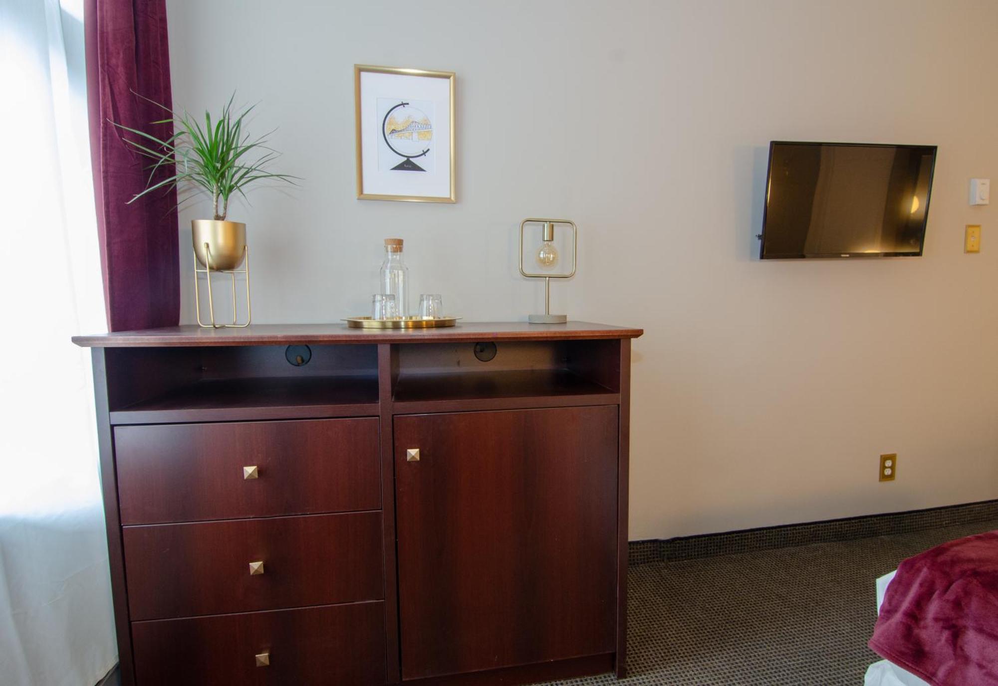 Dorion Hotel