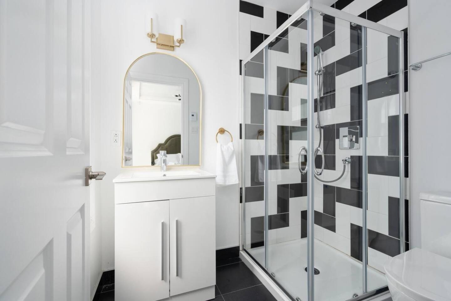 Penfield Hotel Montreal