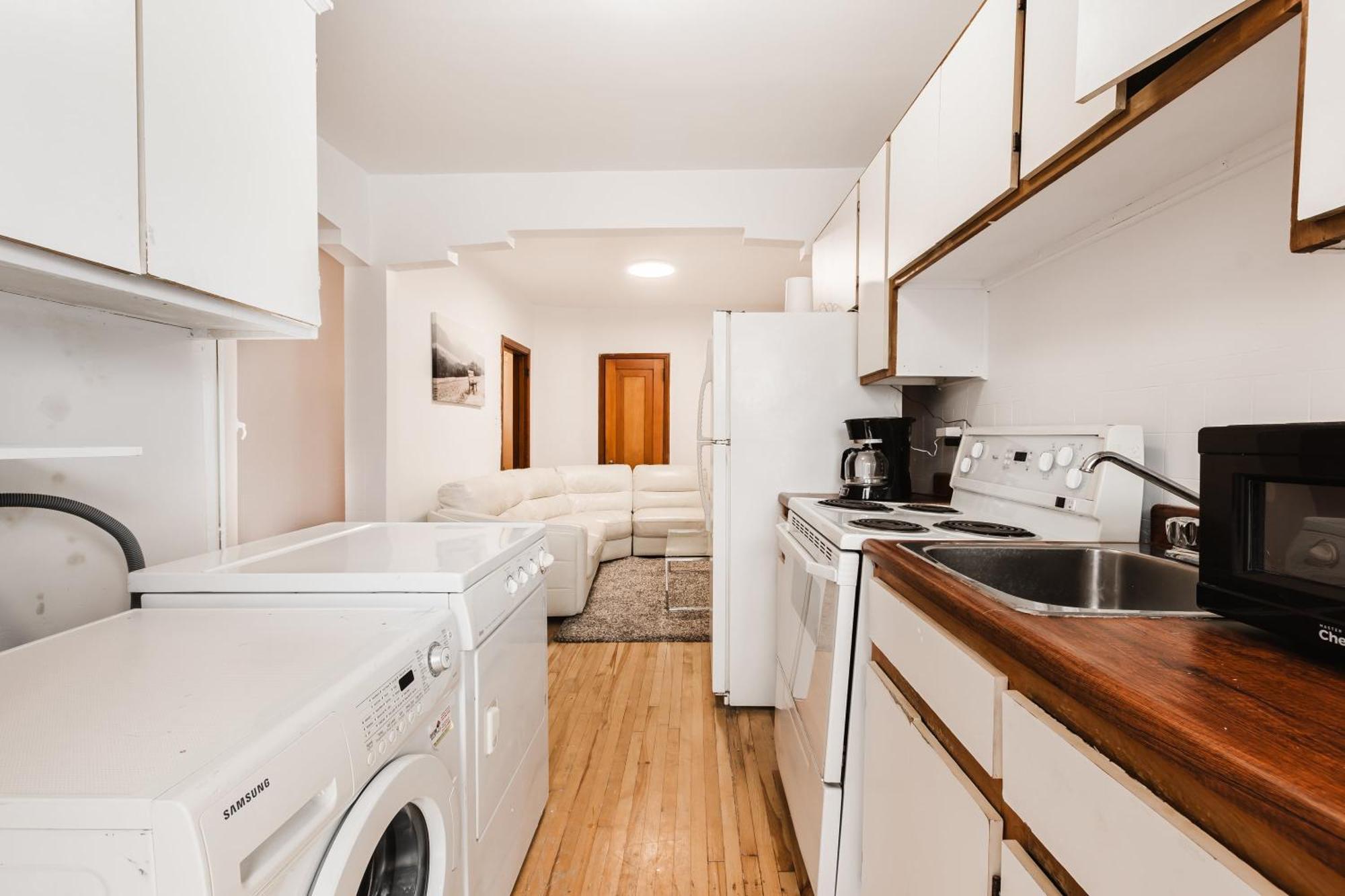 One Bedroom With Balcony - 2159-03 Apartment Montreal