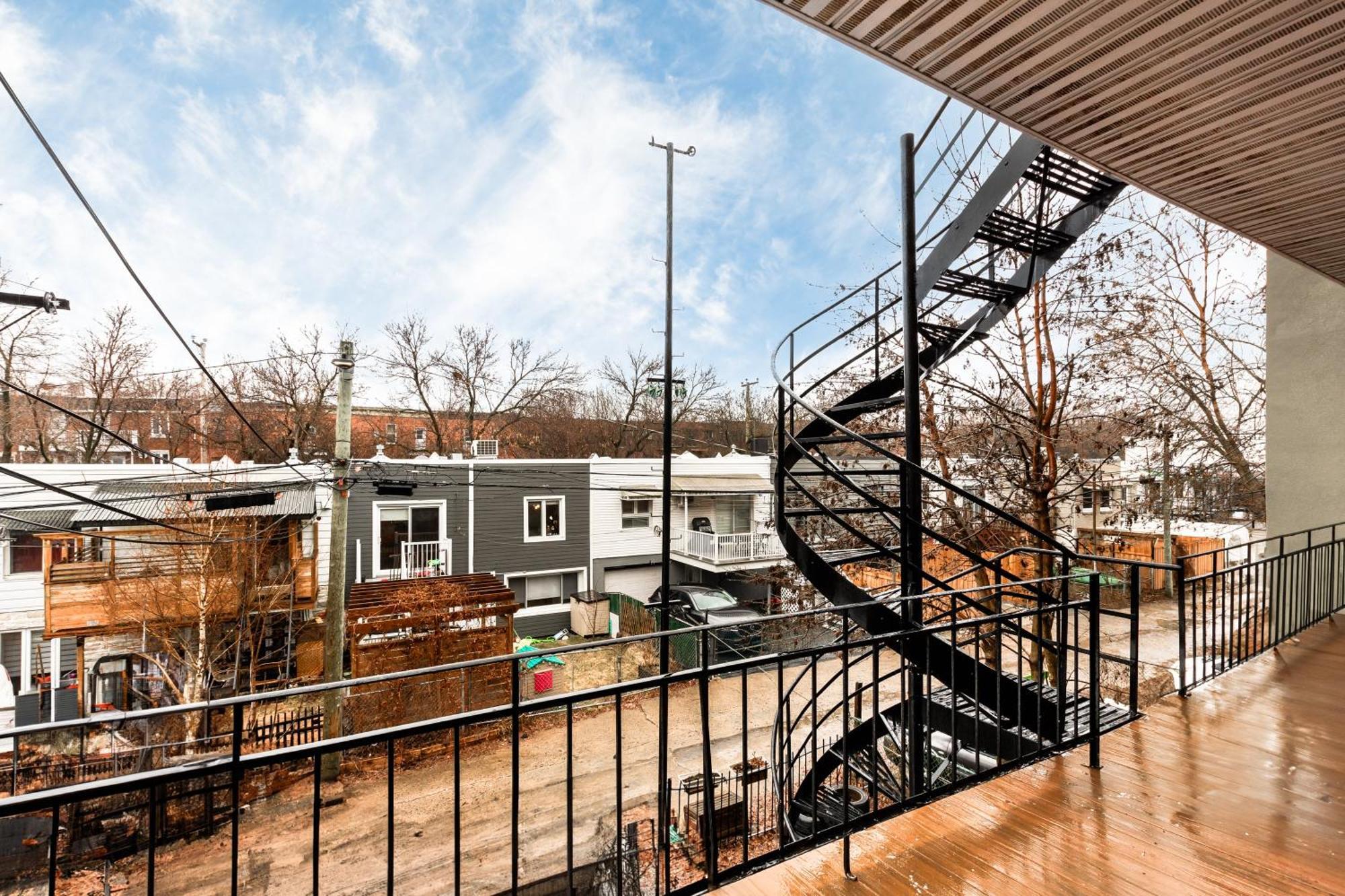 One Bedroom With Balcony - 2159-03 *
