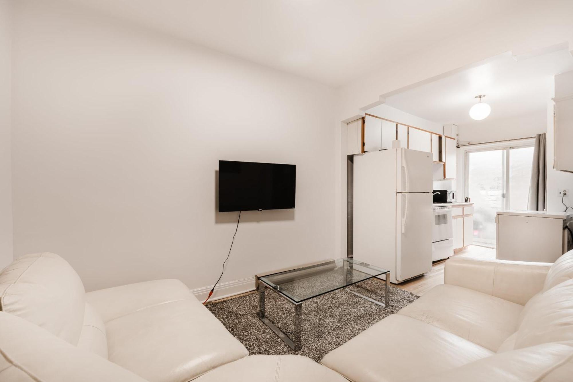 One Bedroom With Balcony - 2159-03 Montreal